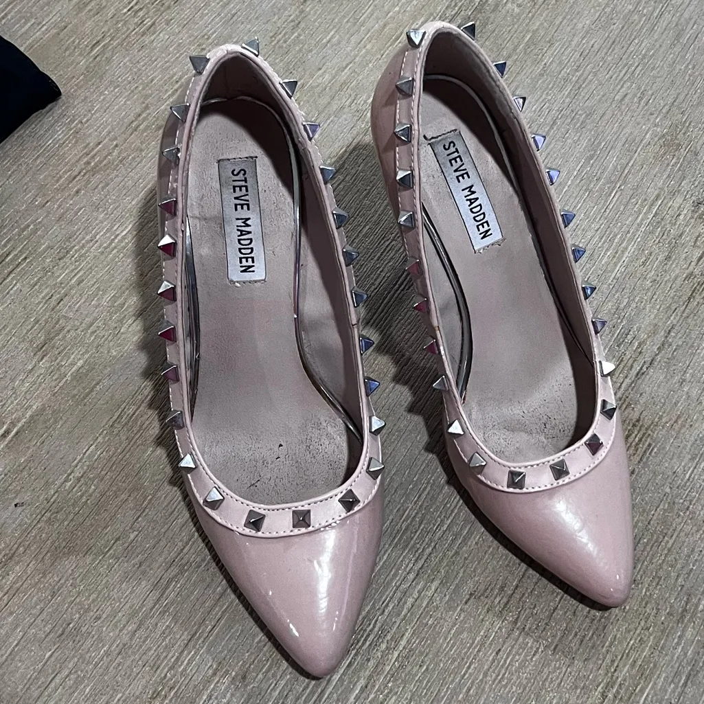 Elegant Steve Madden Pink Nude Rock Stud Studded Heels - Image 7