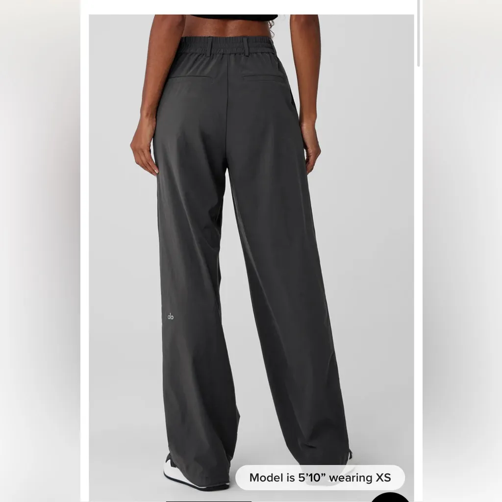 ALO Yoga Women's Grey Pursuit high waist Straight-Leg Pants - Image 2