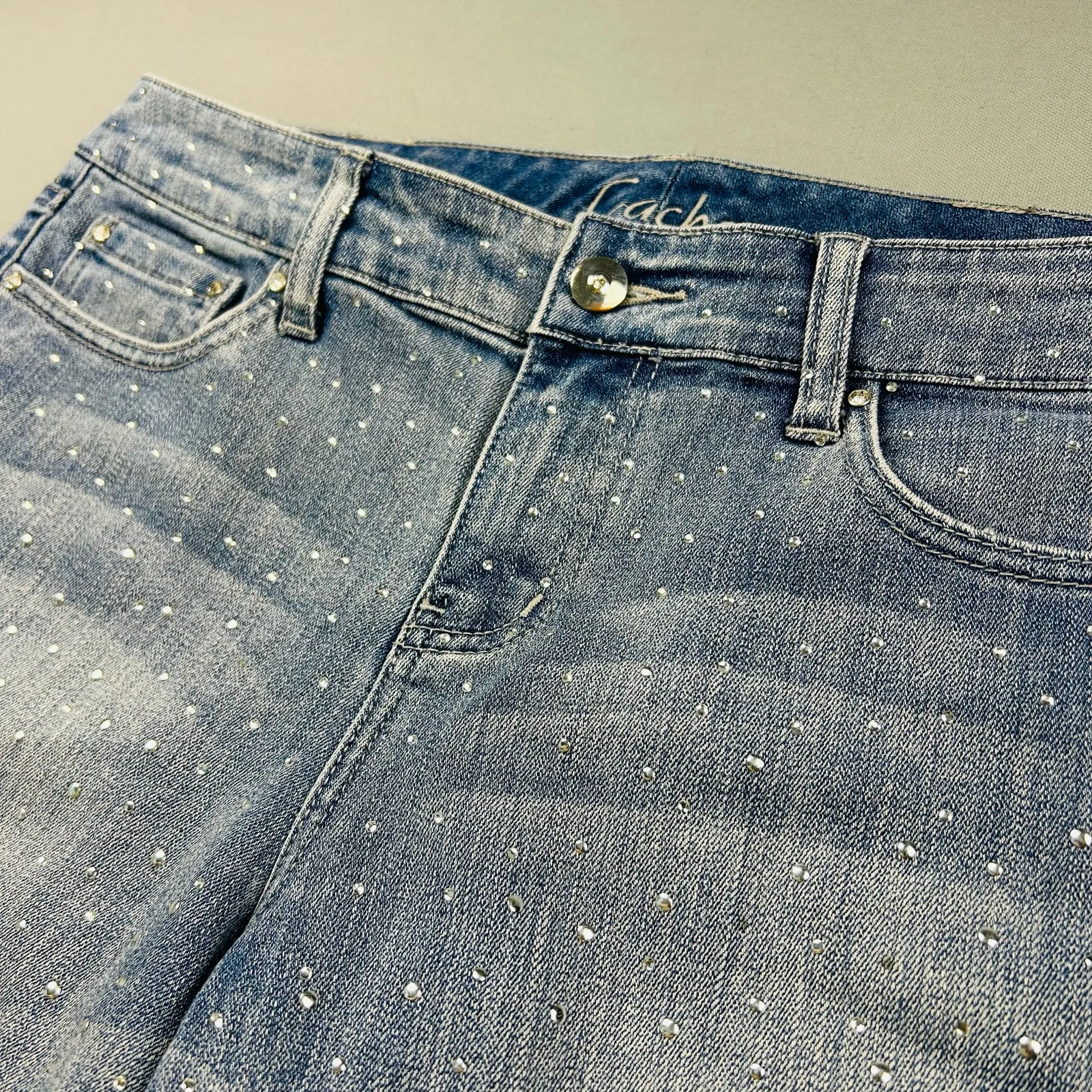 Y2K Cache Jeans All Over Rhinestone Studded Bling Vintage Denim Cropped Capri 6 - Image 4