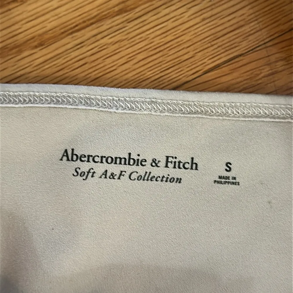 Wild Fable Black Shiny Look Leggings Sz M with 2 Bonus A&F and Hatch Tops - Image 12