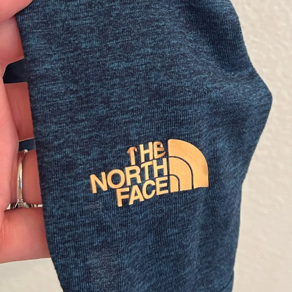 The North Face Ladie’s Flashdry Long Sleeve Tee Shirt Medium Dark Teal Blue - Image 2