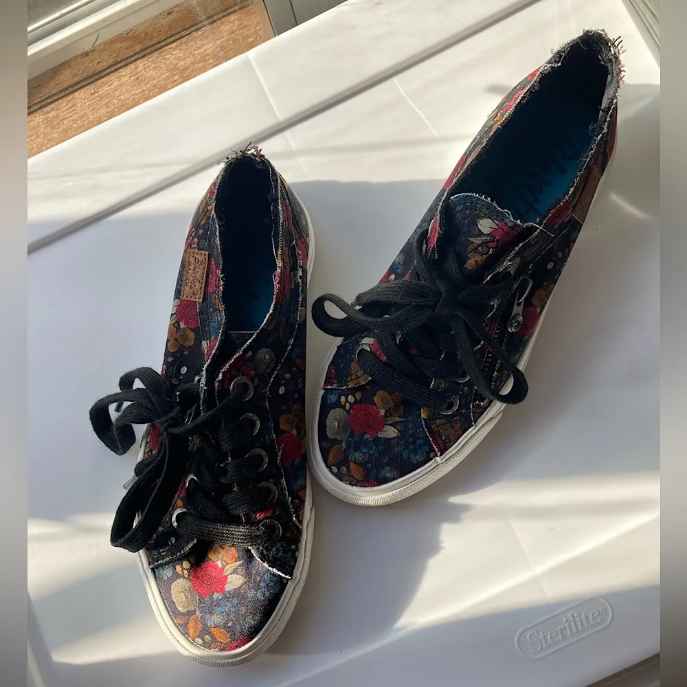 Floral Slip On Shoes Red Size 8 - Image 7