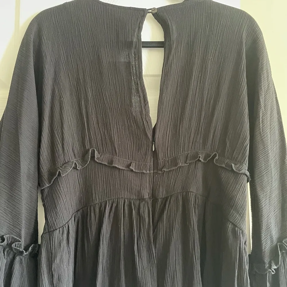 NWT  Black Frill Bat-sleeve Romper - Image 8