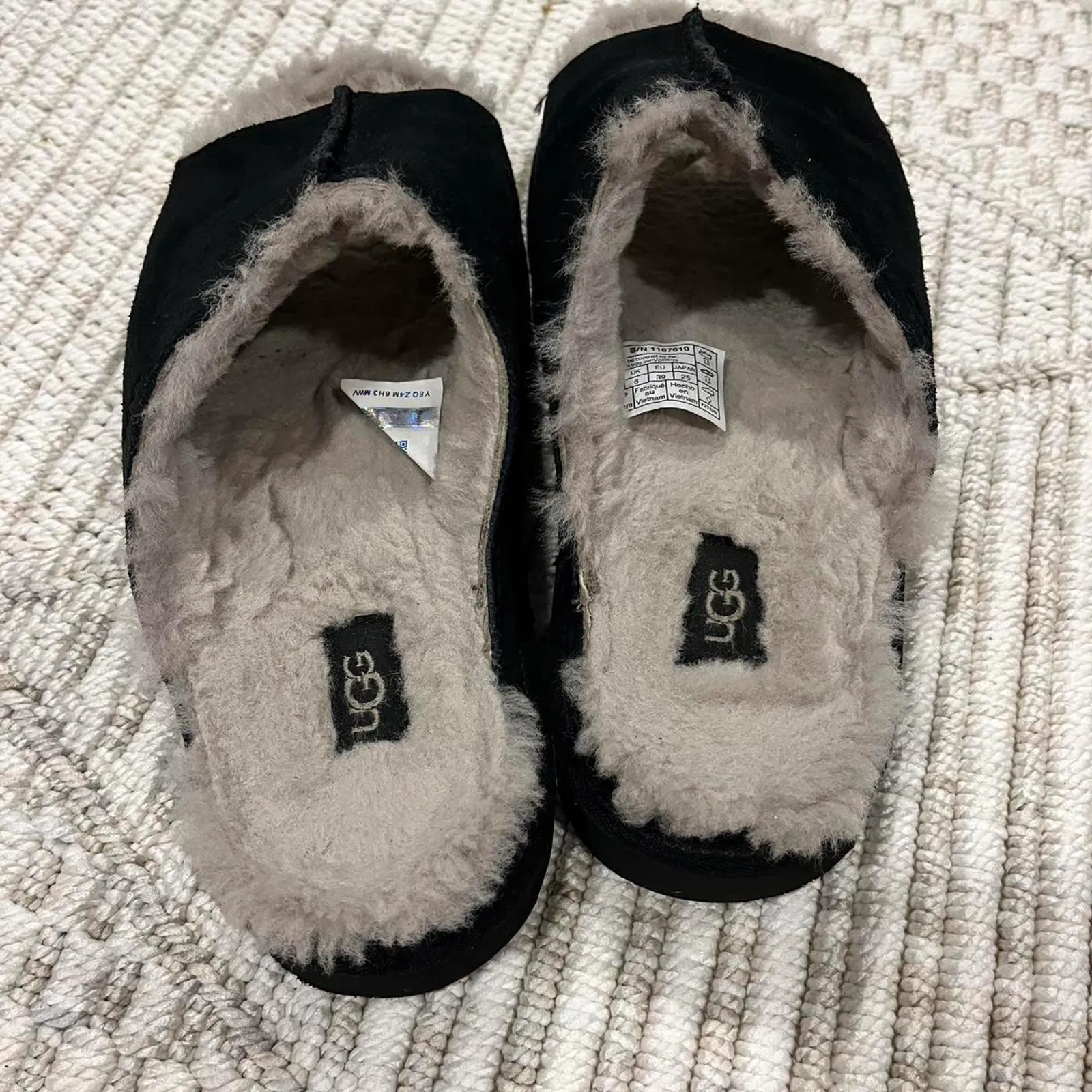 UGG Women's Greenport Slide Slippers in Black Suede with Gray Sheepskin Lining - Image 5