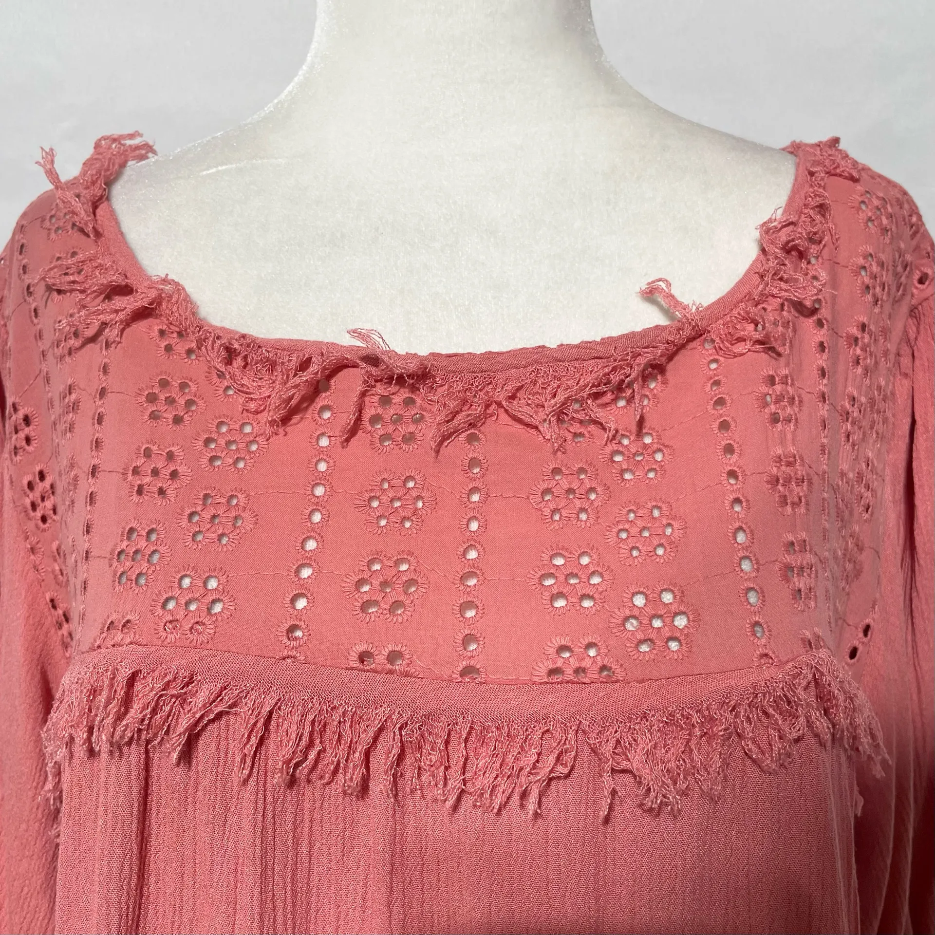 Artesia Eyelet Lace Fringe Crinkle Top Boho Blouse Coral Size XL Pink - Image 4