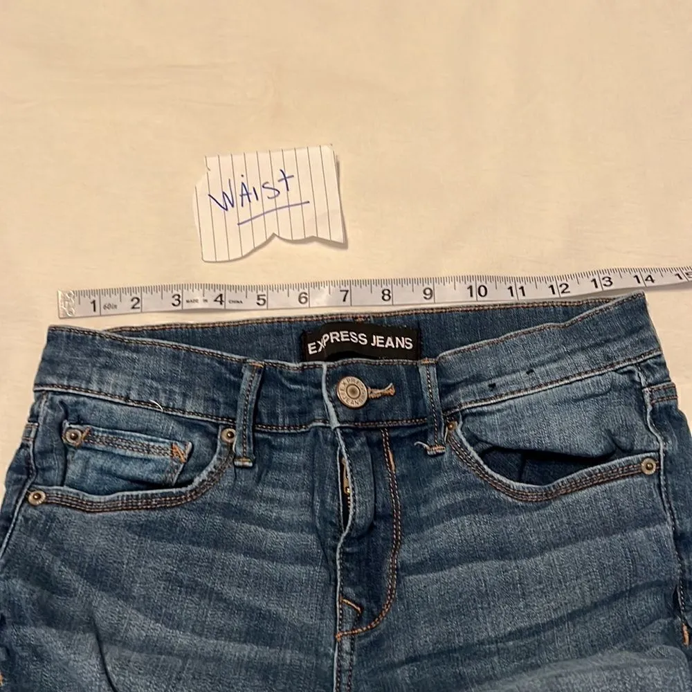 Express Jeans sz 6 faded featheredâdistressed cropped legging jeanâEUC Blue - Image 13
