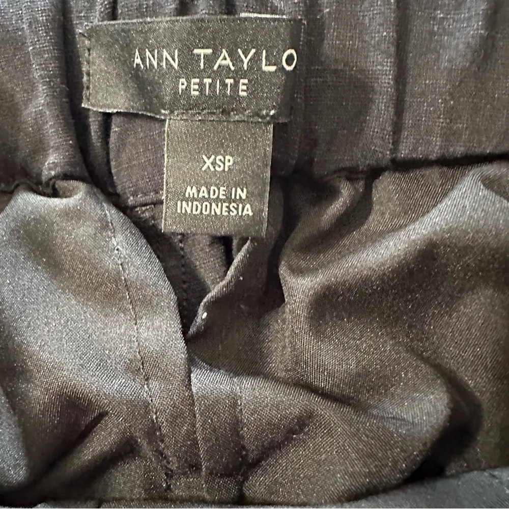 Ann Taylor women's PXS linen blend black cropped pants - Image 3