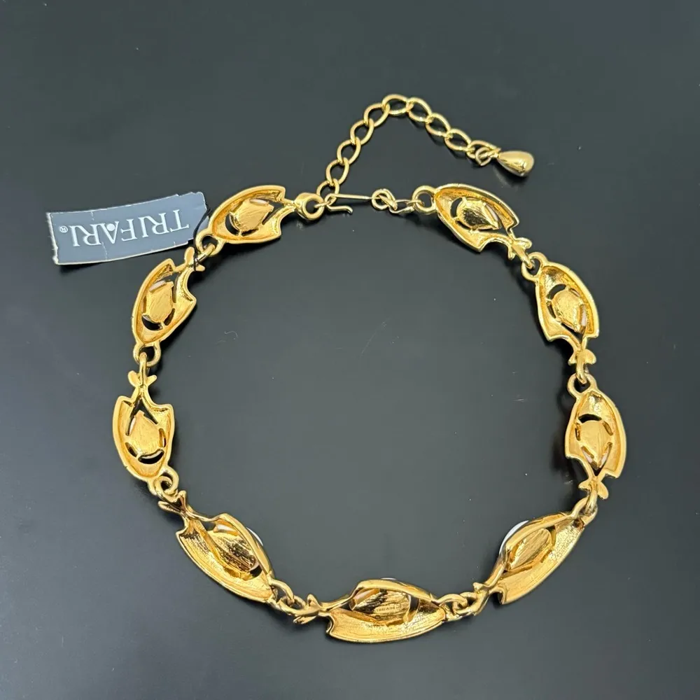 TRIFARI Signed School Of Fish Goldtone Milk Glass Fish Link Statement Necklace - Image 5