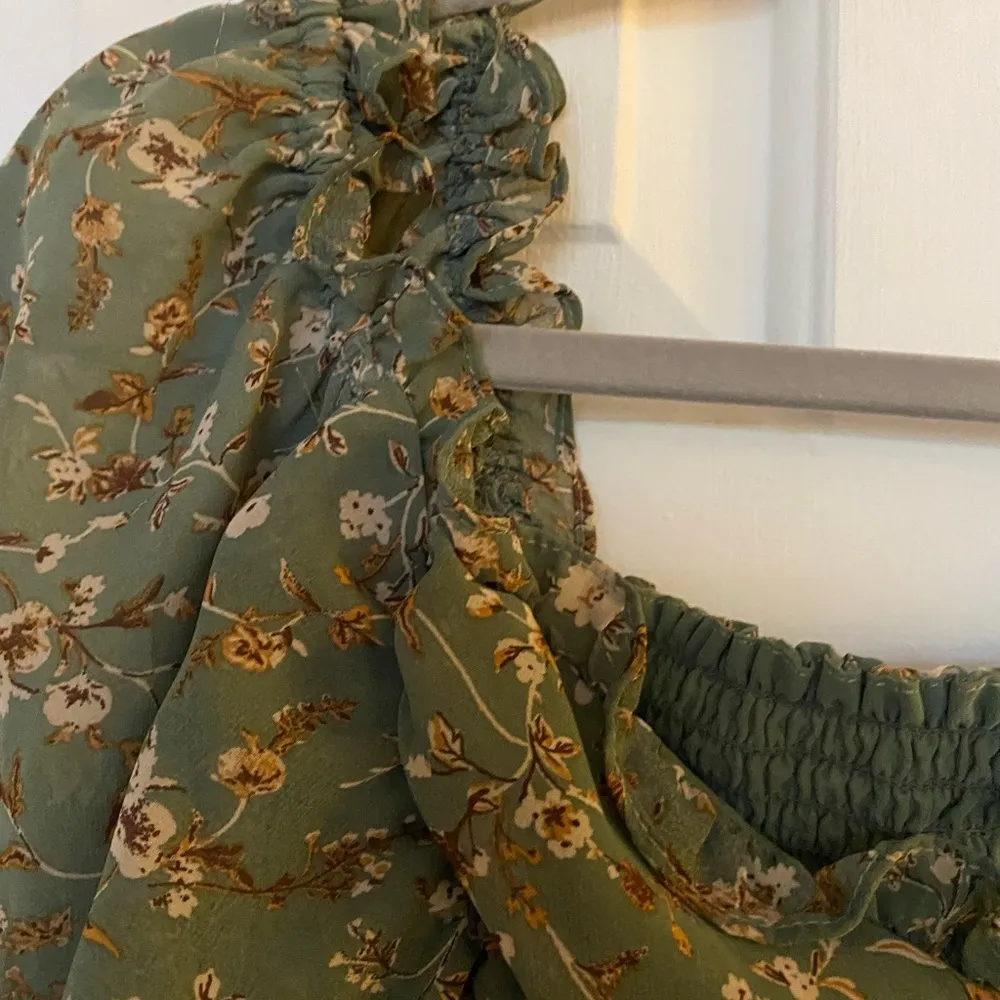 ASTR the Label Sage Green and Brown Floral Ruched Square Neck Top, Size Medium - Image 6