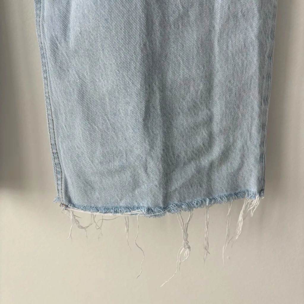 Abercrombie & Fitch The Loose High Rise Jeans Light Wash Raw Distressed Hem - Image 4