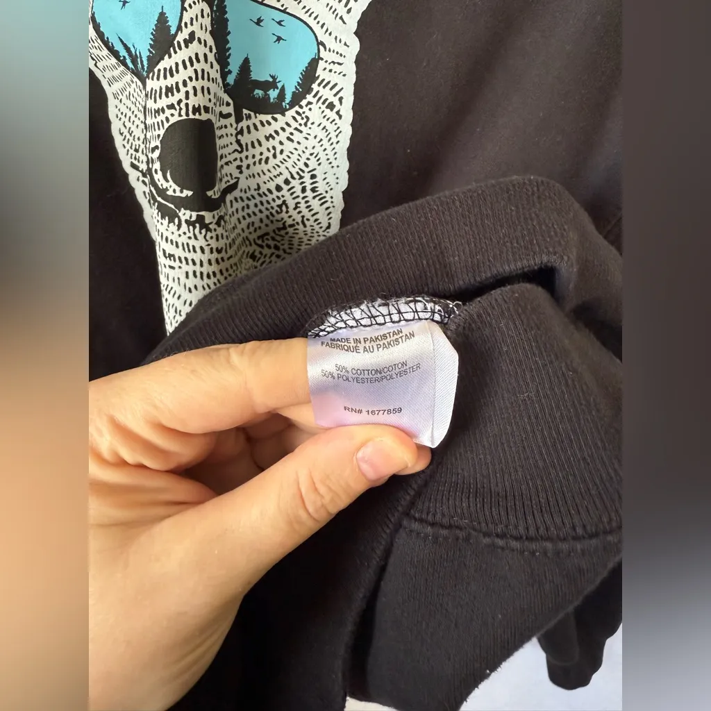 Toronto souvenir size large black bear hoodie - Image 3