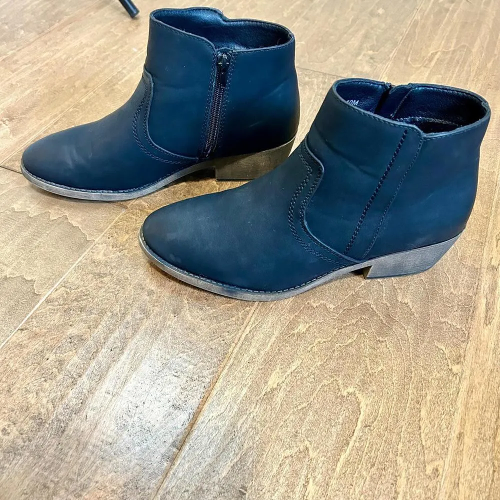 Maurices Women’s Abigail Stitched Ankle Bootie Zip Up Black Size 10 EUC Girly - Image 2