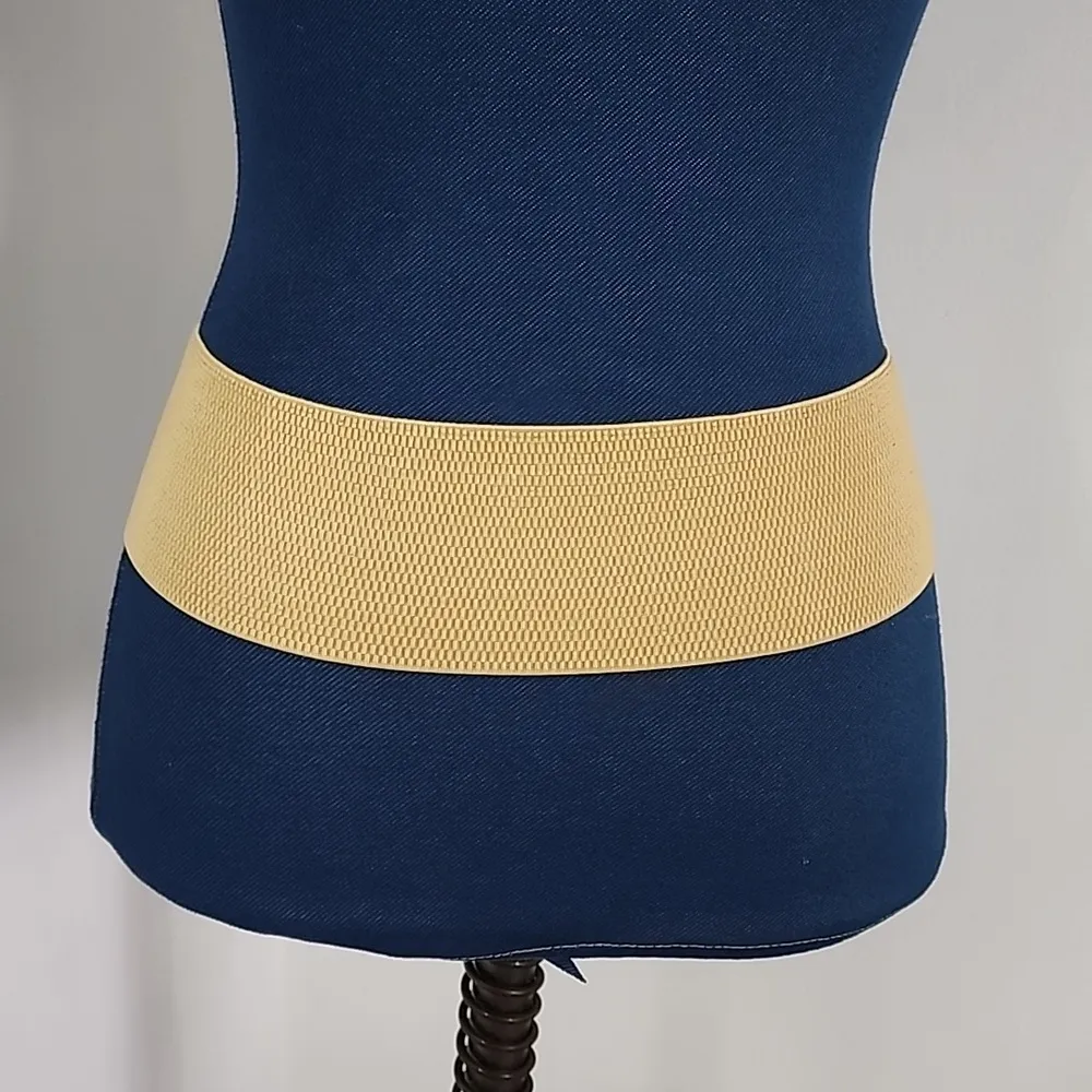 Tan Wide Stretch Belt with Butterfly Buckle Close New - Image 5