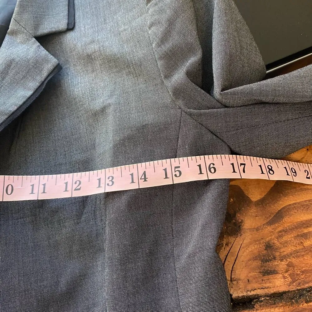 Tahari Women's Gray Business Fitted Blazer Size Four Petite - Image 5