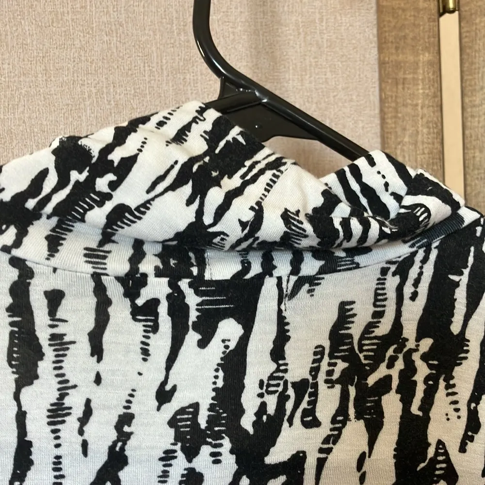 Covington Monochrome Zebra Print Top small - Image 9