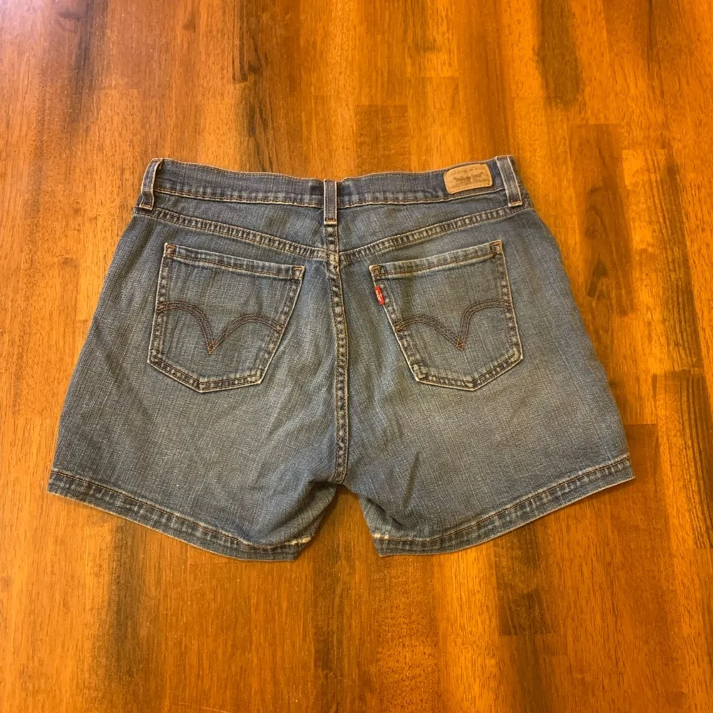 Levi’s 515 shorts size 8 Light blue wash some stretch detailed front pockets - Image 4