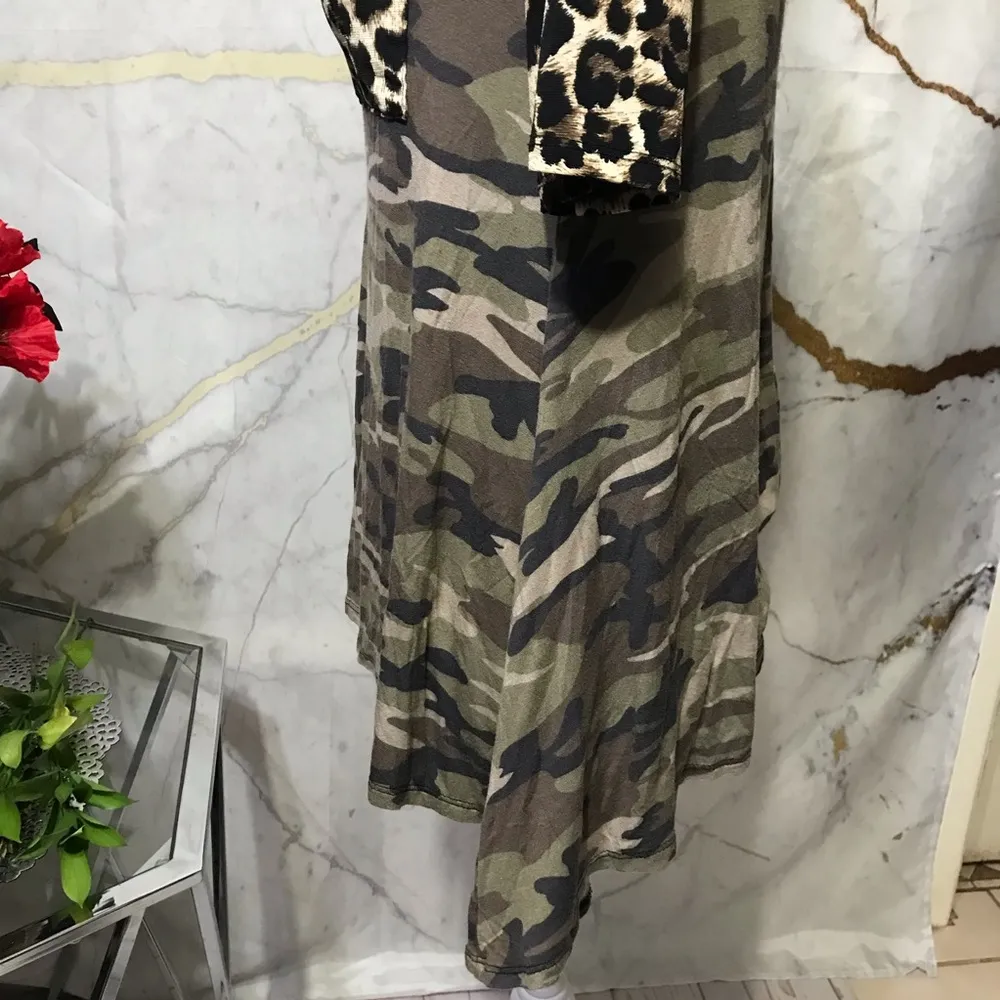 Double Zero Camo print tee with leopard pocket & sleeves, M - Image 4