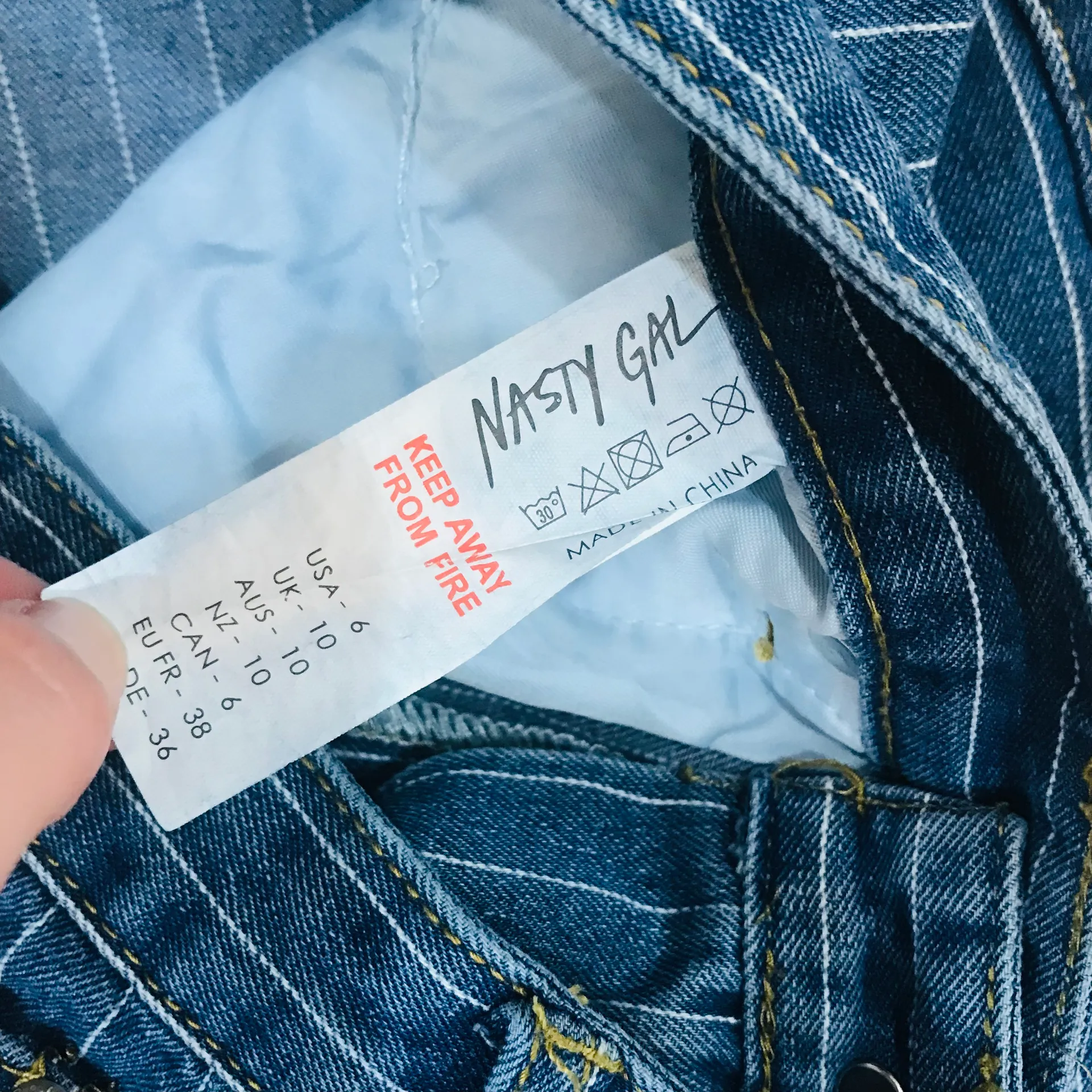 NWT  Pinstripe high waist mom jeans sz 6. - Image 12