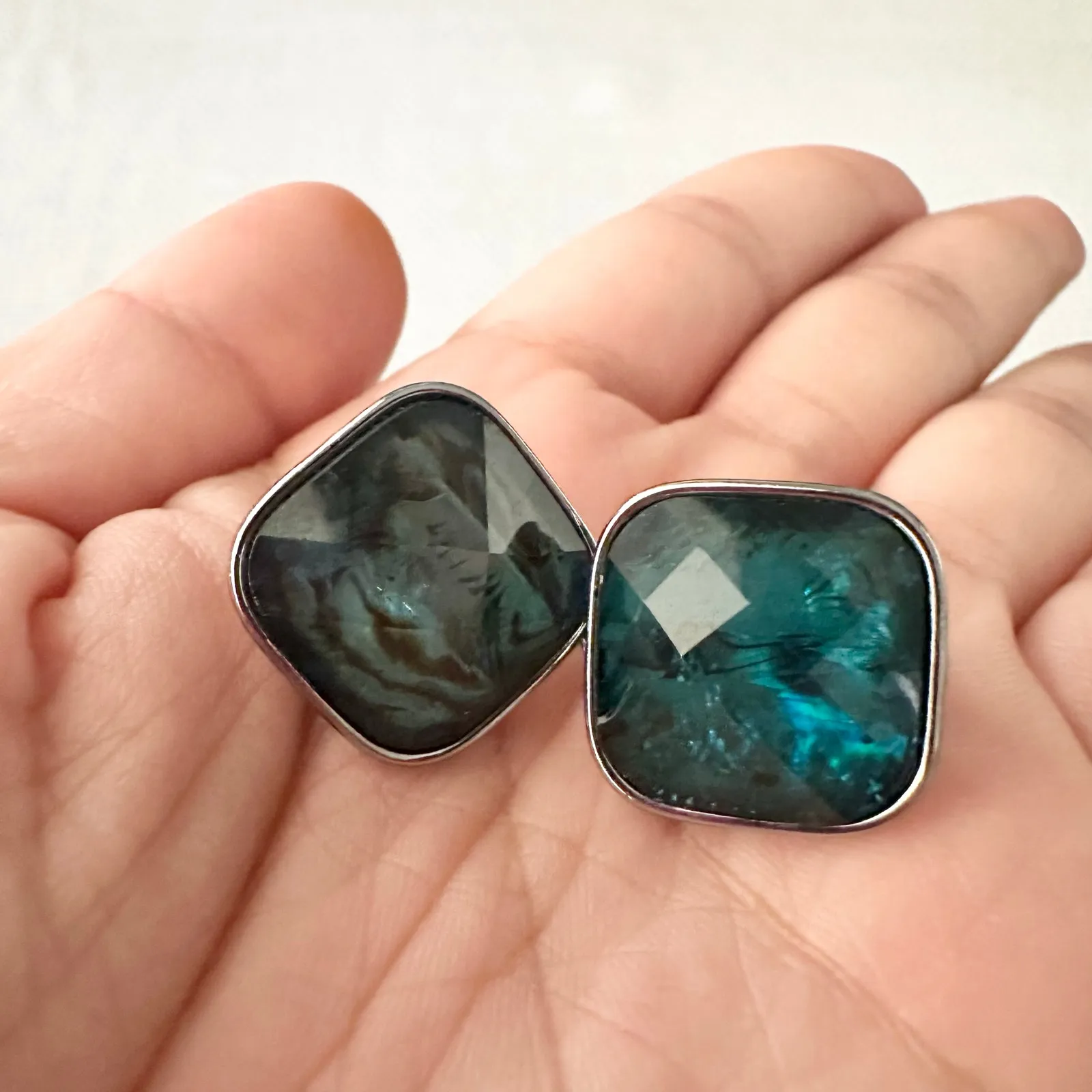 TJG The Jewelry Group Marked Green Faceted Square Cushion Cut Clip On Earrings - Image 6