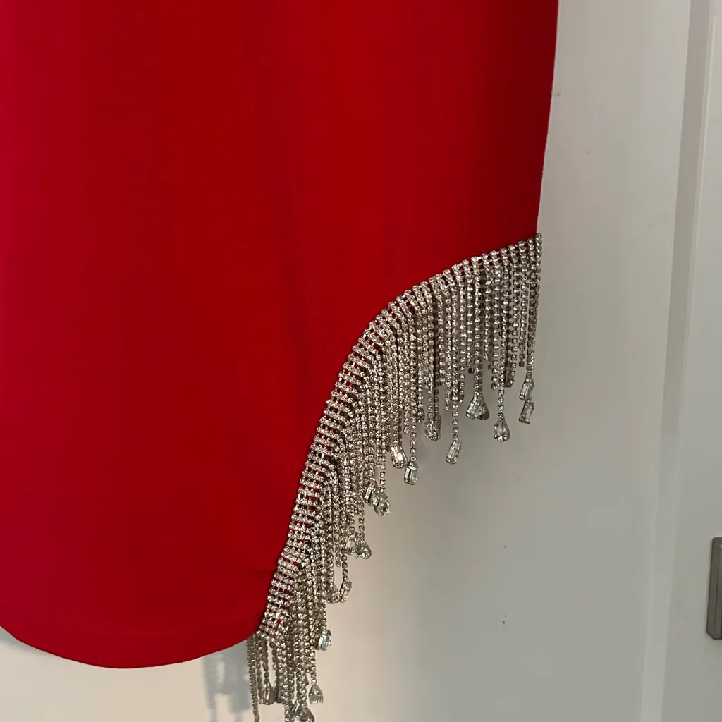 Chic Asymmetrical Red Dress with Fringe - Image 2