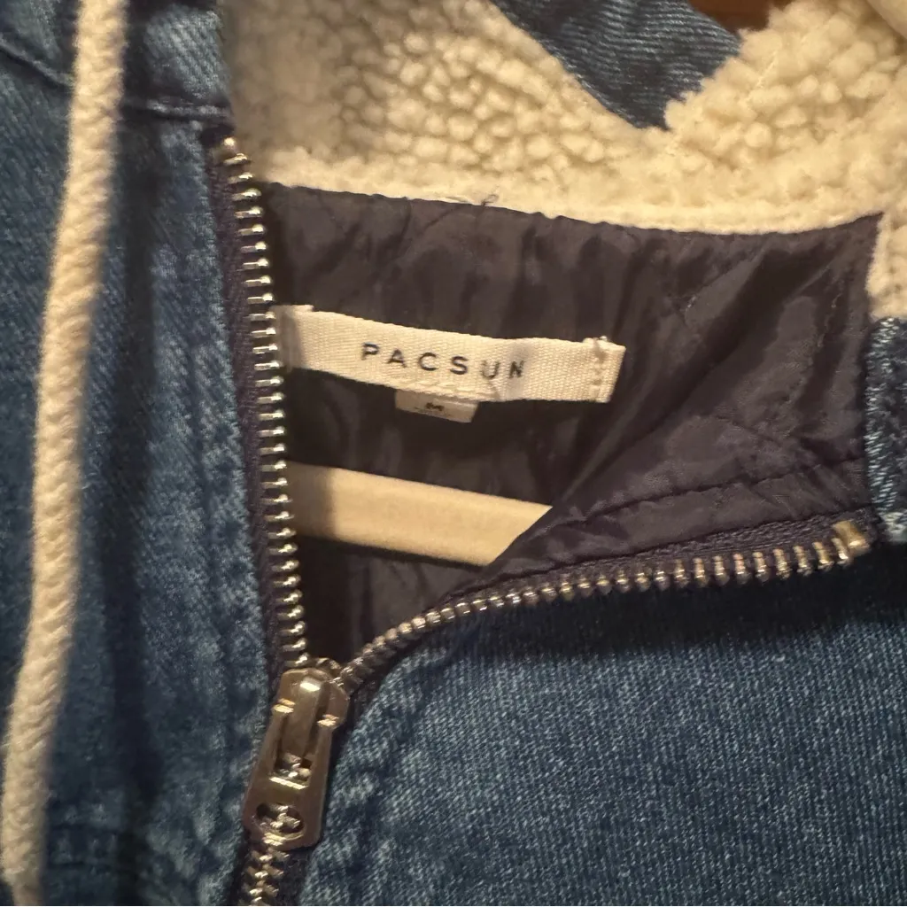 Pacsun Hooded Full-Zip Cropped Denim Jean Jacket Women’s Medium Fur Hood - Image 4