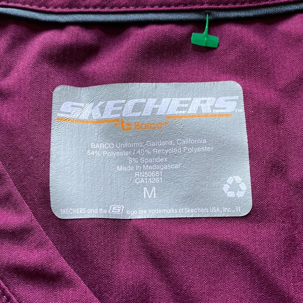 Skechers Scrub Top SIZE M - Image 2