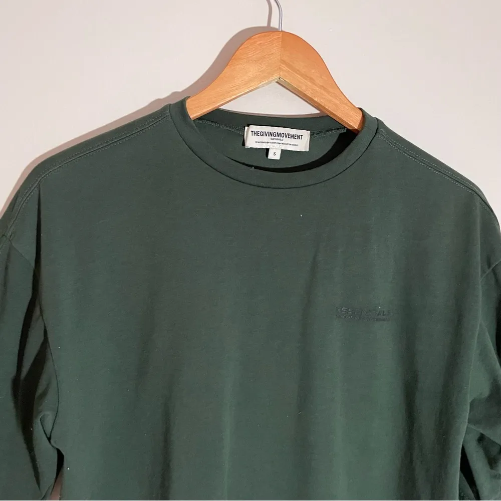 The Giving Movement Cropped Essentials Tee Green - Image 3