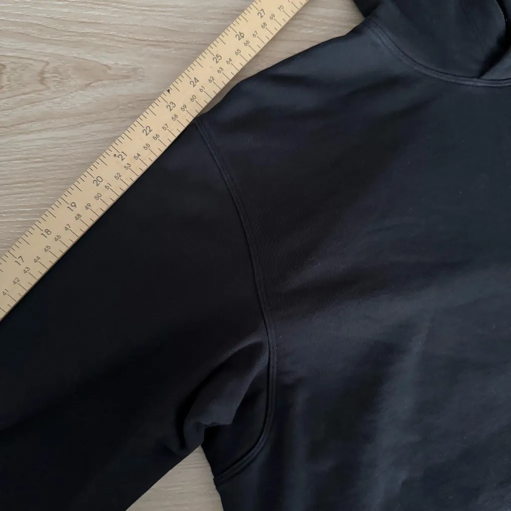 Lululemon Medium Black Pullover Hoodie Thick Minimal Outdoor Comfy Lounge - Image 9
