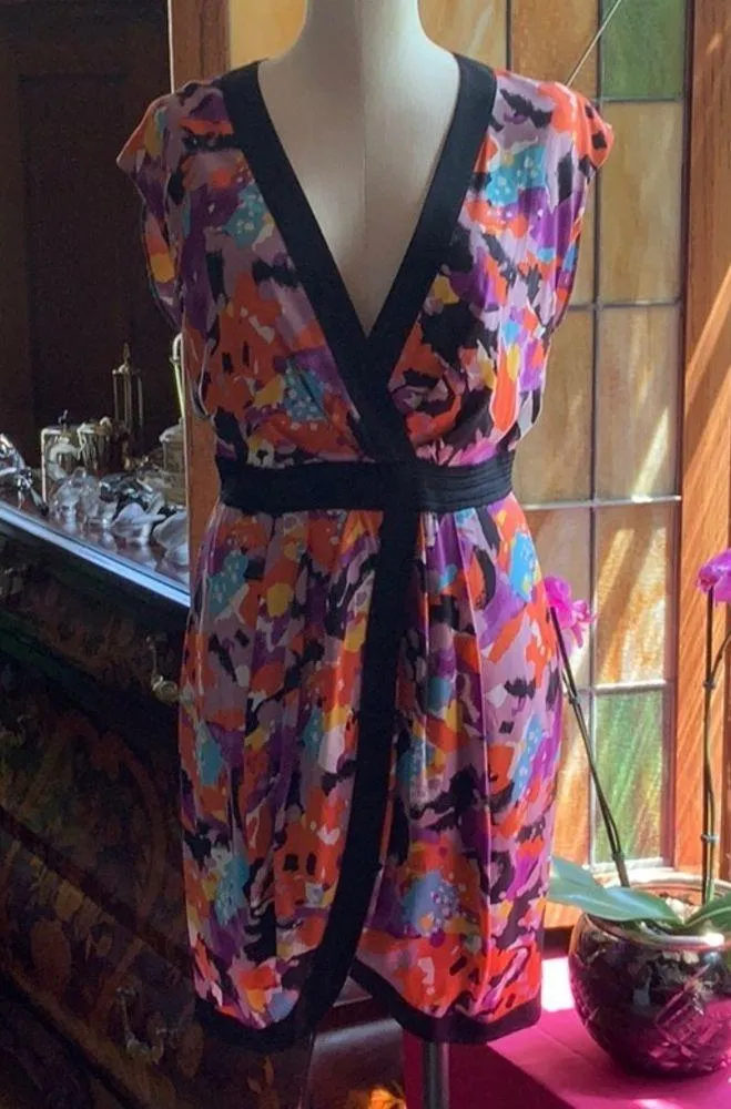 NWOT - Catherine Malandrino Silk Deep V Neck Dress - Size: 8 - Image 2