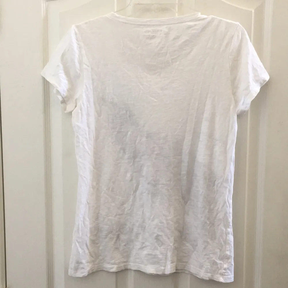 FINAL MARKDOWN Ladies’ Banana Republic Perched Bird Tee (M) - Image 7