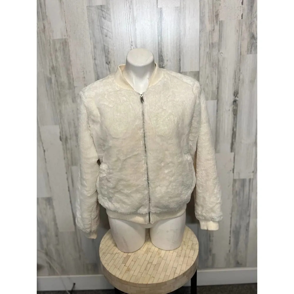 Iris  White fuzzy zip up - Image 2