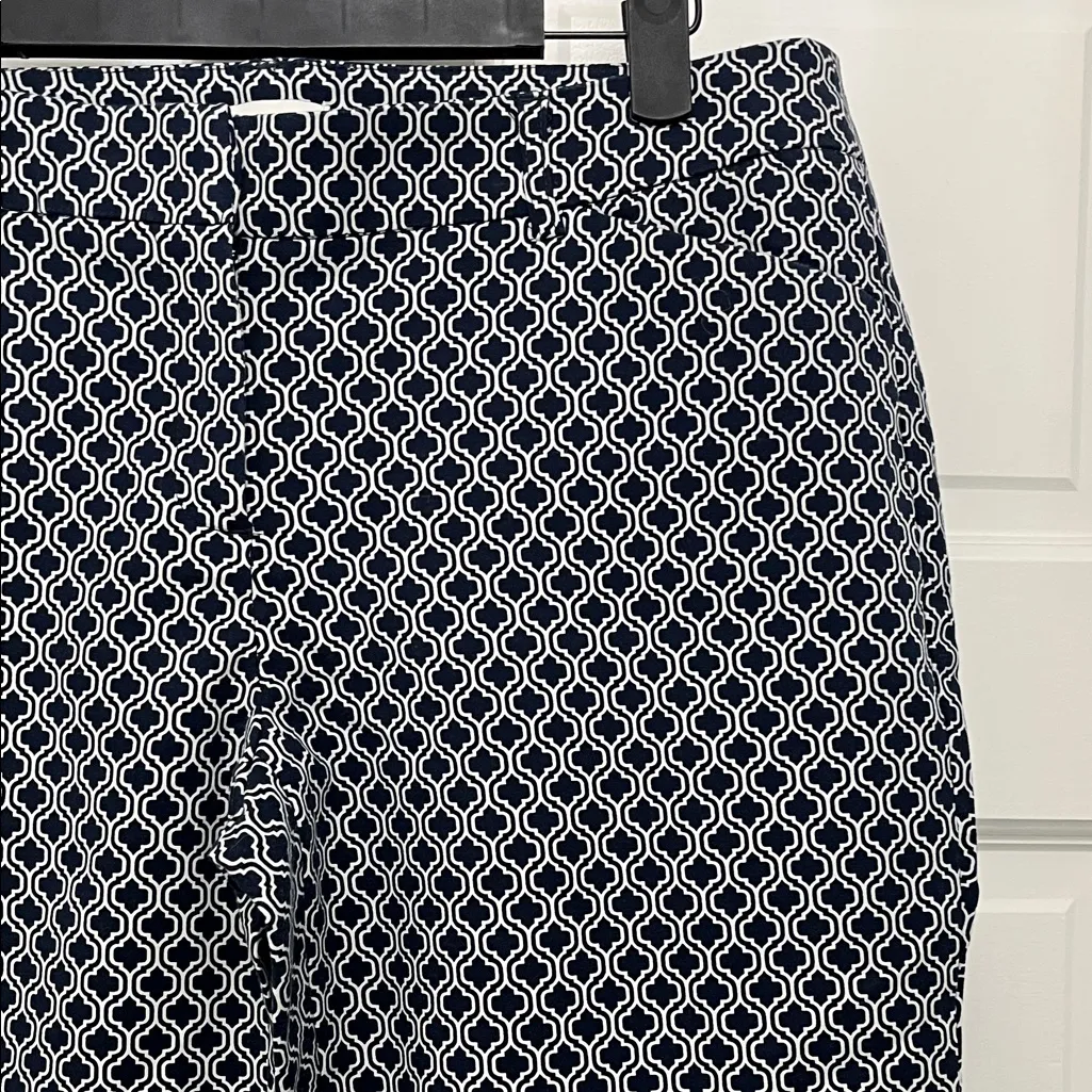 Adrienne Vittadini Navy and White Trellis Geometric Pattern Trousers - Size 8 - Image 5