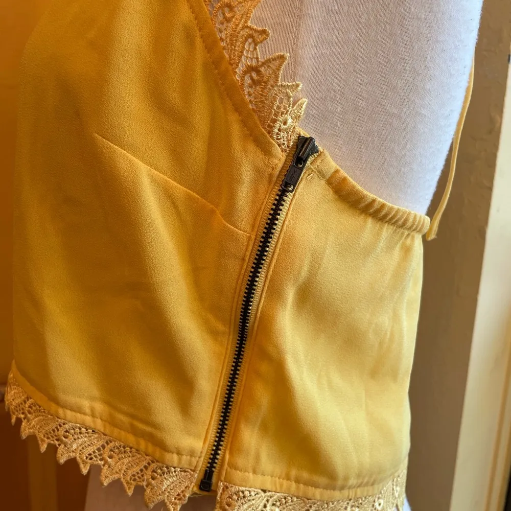 Cropped top NWT - Image 2