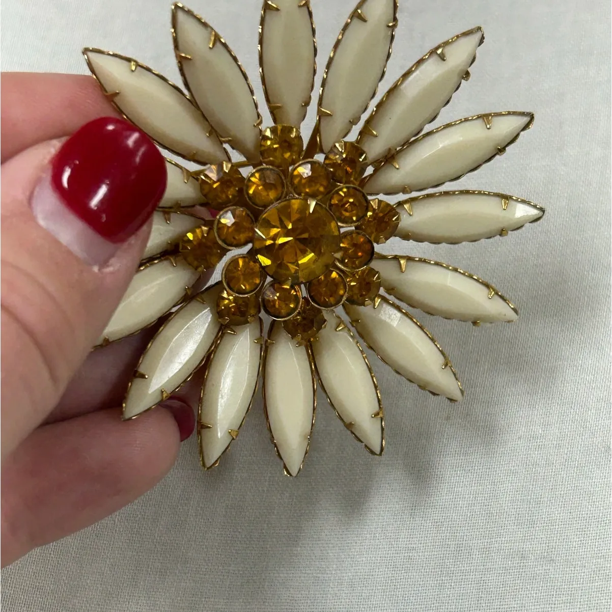 Unmarked Julianna? Flower Brooch Pin Amber Color Stone Cream Daisy Floral Yellow - Image 8