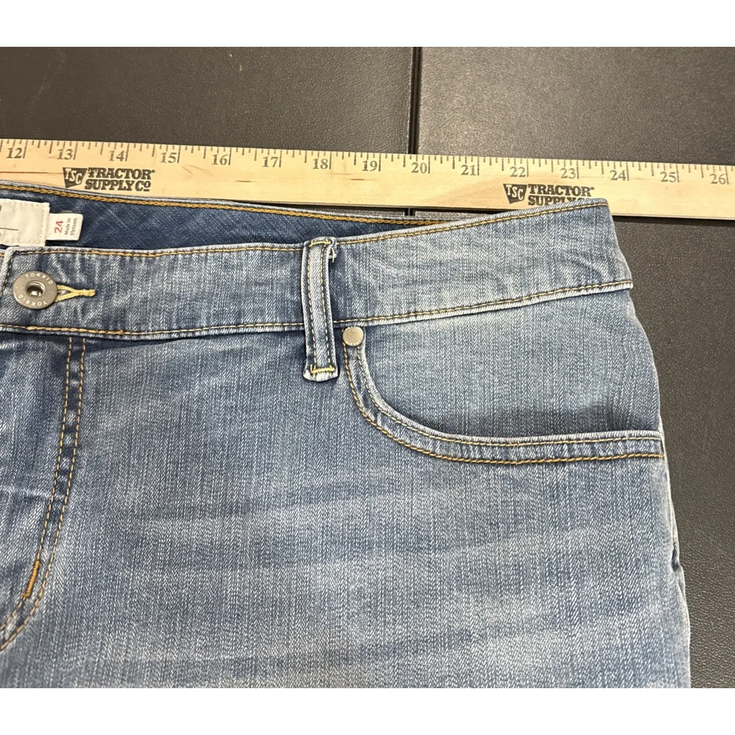 Torrid Size 24 Denim Blue Jean Shorts Stretch Pockets Cuffed Hem Preppy Comfort - Image 6