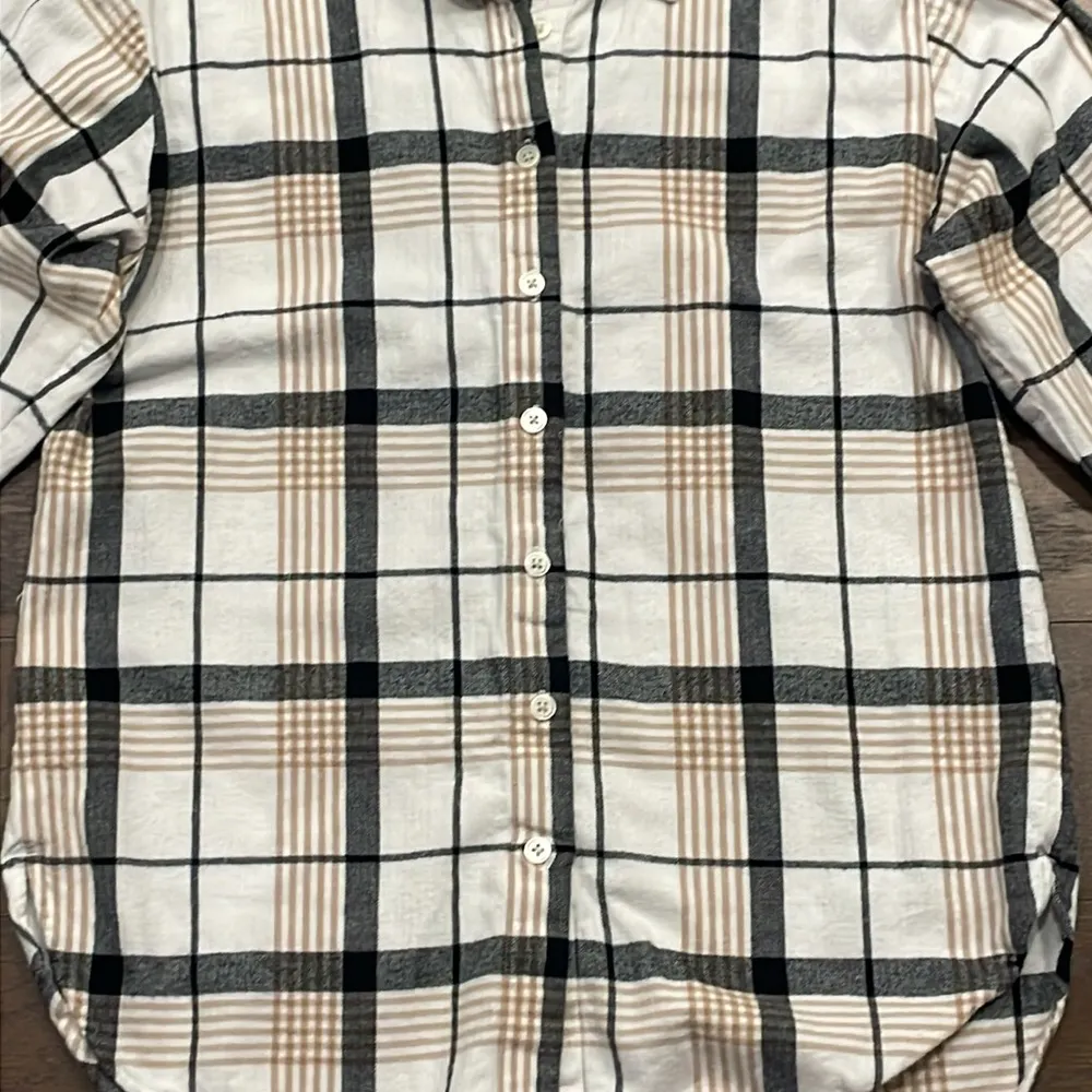LOFT Black and Tan Plaid Flannel Button Down - Size XS - Image 3