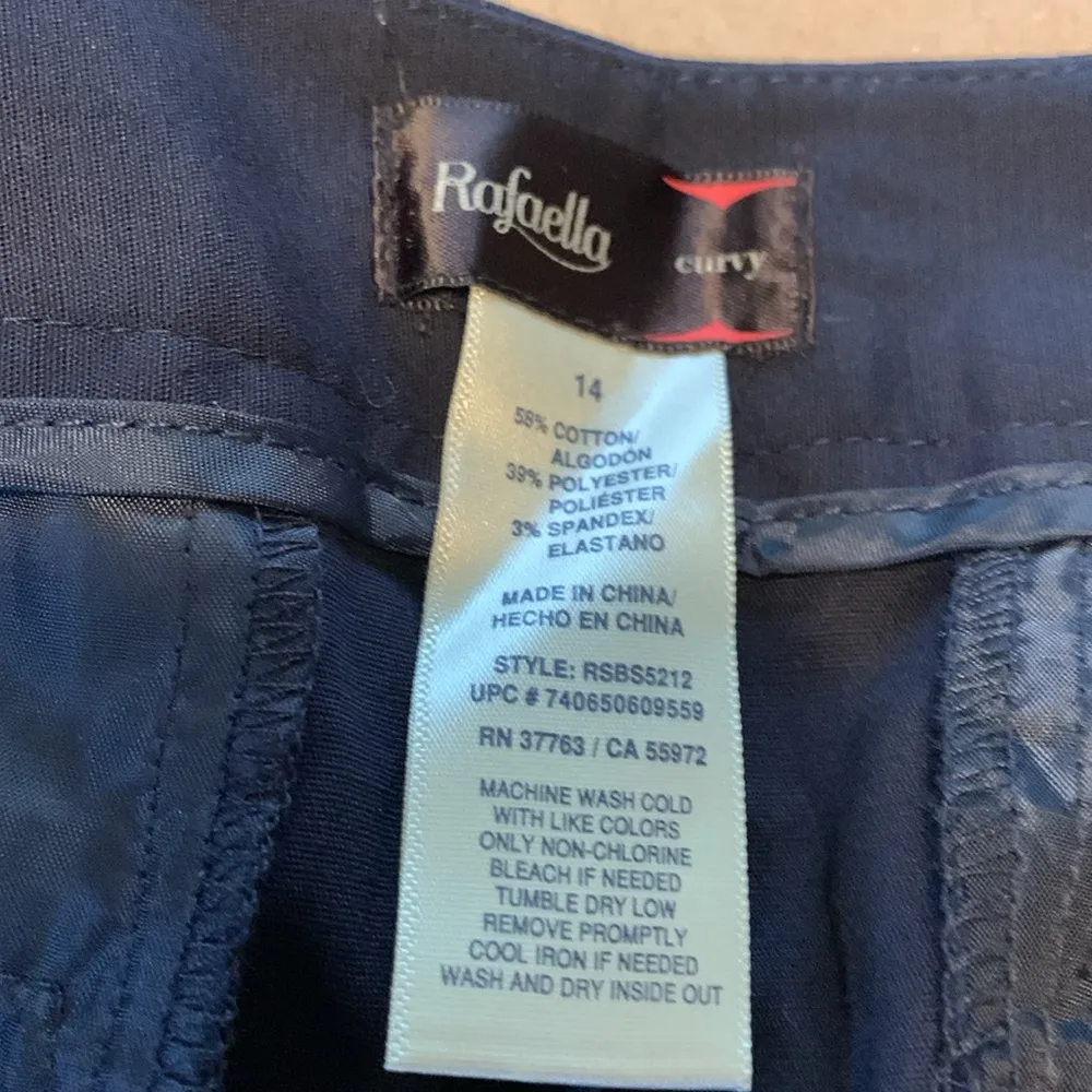 Stylish navy blue Cropped Pants with Buckle Detail - Image 10