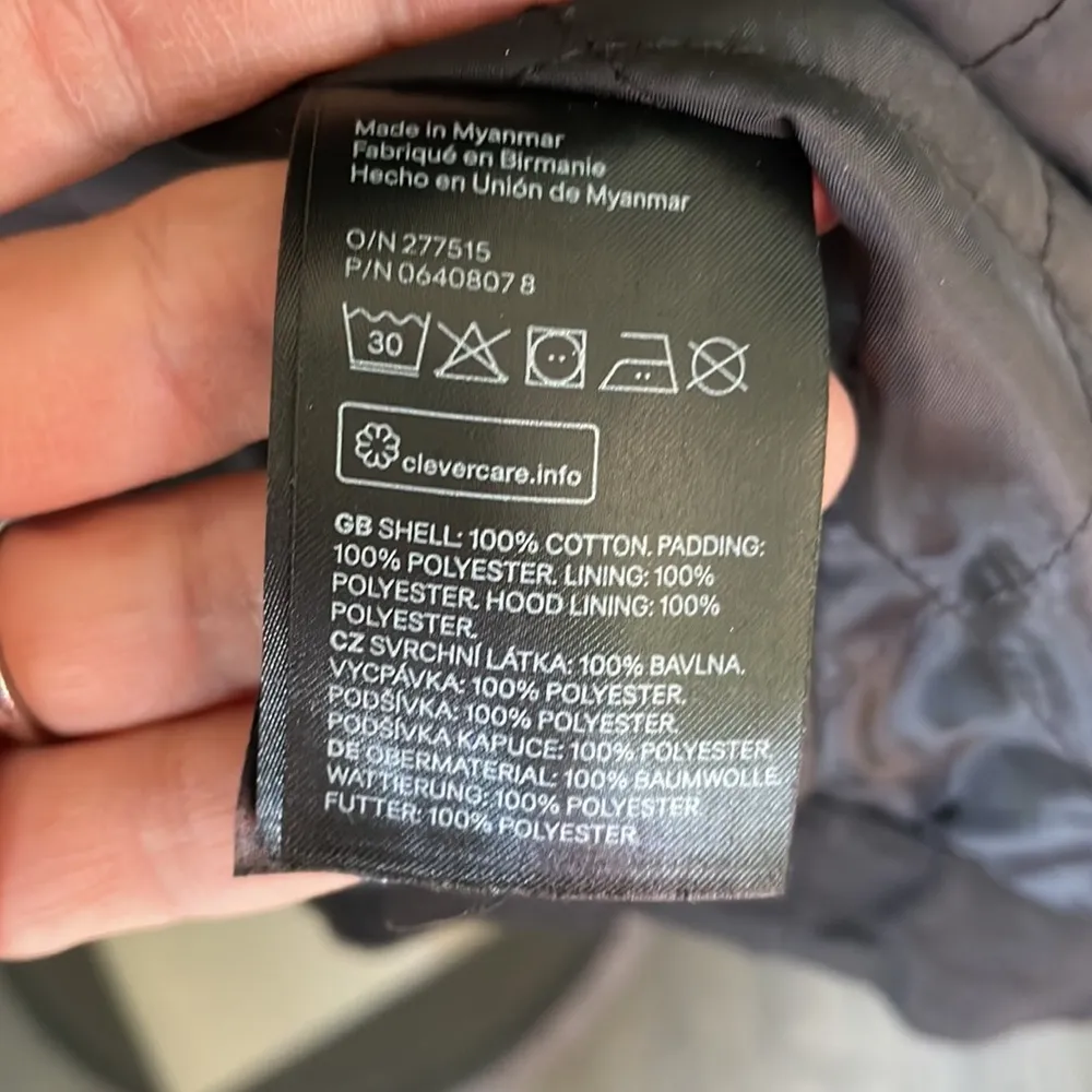 H&M black winter jacket with hood size 4 - Image 7