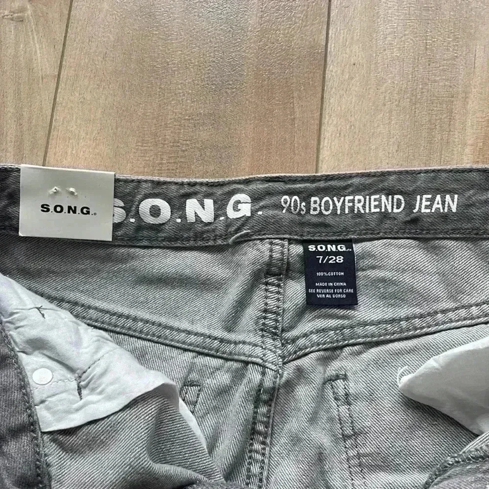 4/$25 NWT S.O.N.G. Ripped Distressed Gray 90s Boyfriend Jeans Sz 7 / 28 - Image 4