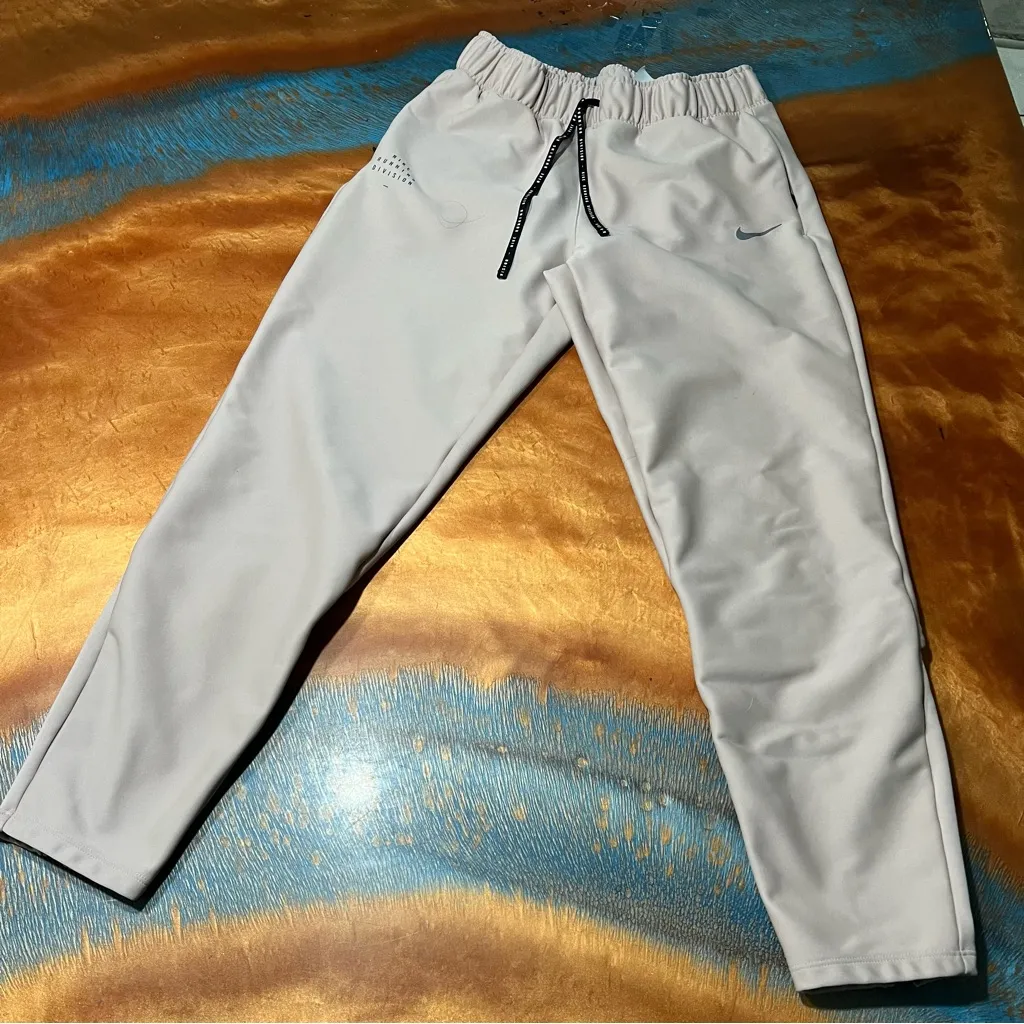 Nike Shield Running Division Light Pink Joggers medium reflective - Image 4