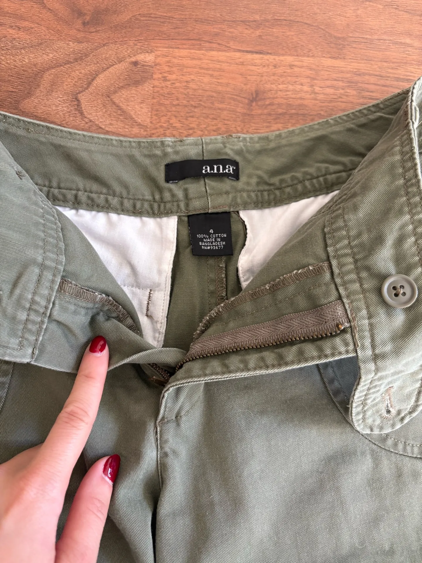 Capri Shorts Green Size XS - Image 3