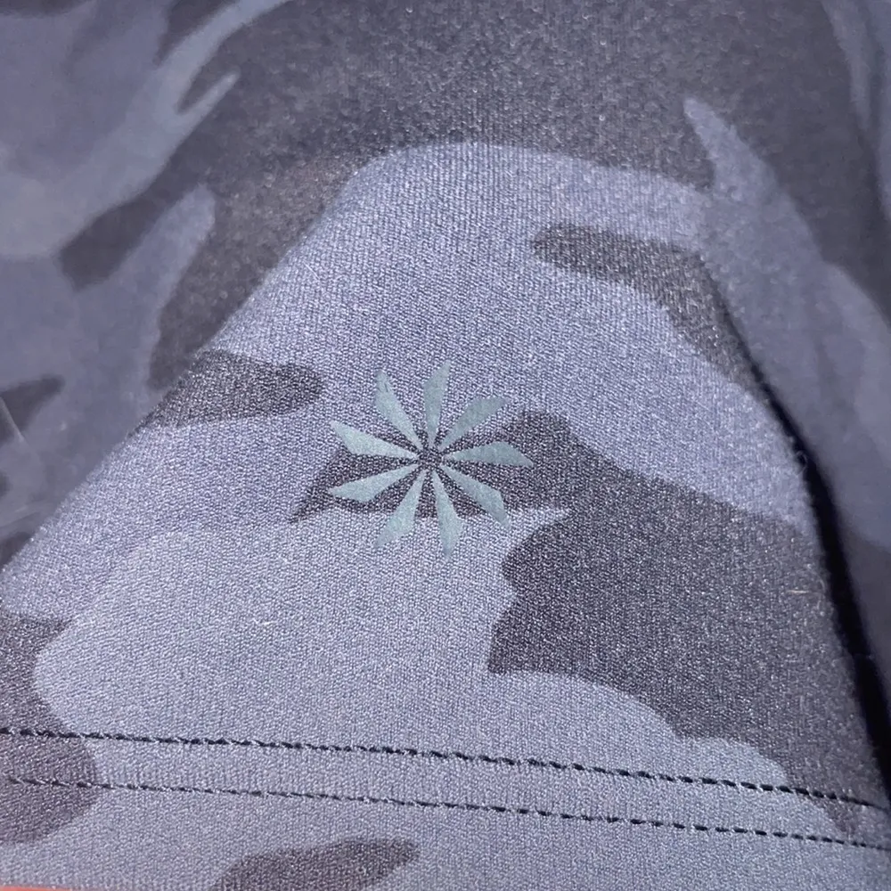 Athleta grey camo sports tank - Image 4