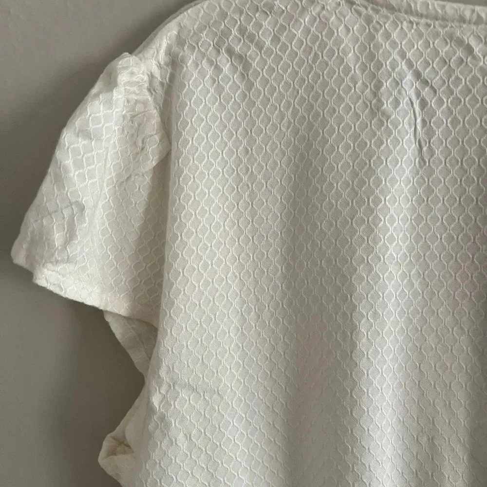 ROXY Ivory Textured Cropped Top Short Sleeve V Neck Peplum hem Size XL - Image 10