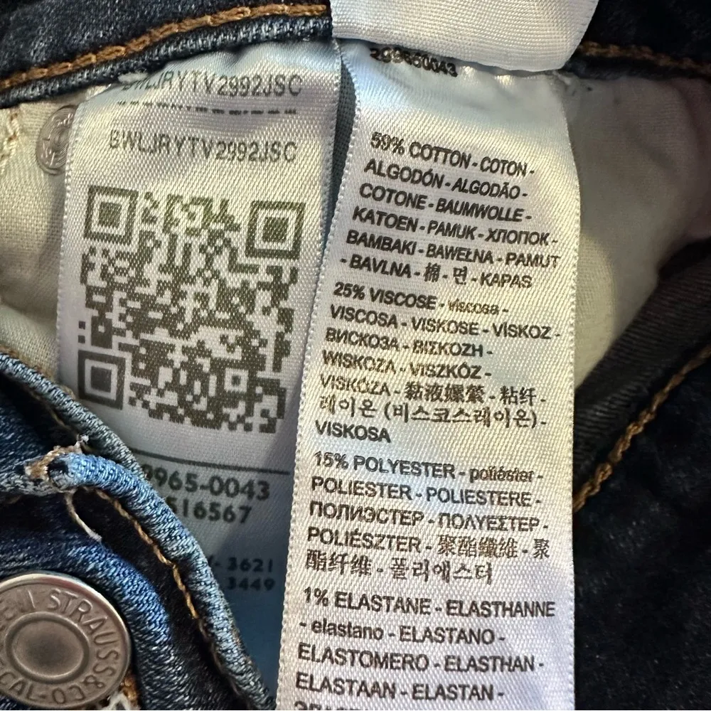 Levi’s Mid Length Shorts Cuffed Hem 32 - Image 5