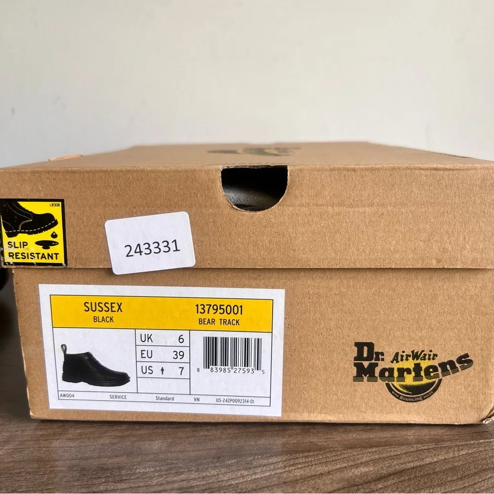 Dr. Martens Sussex Bear Track Unisex Service Boot Size 7 or 8 #B1255A - Image 2