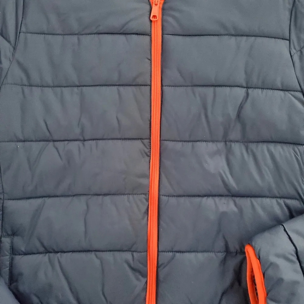 Winter jacket size small women's by old navy  .Navy blue and red detail - Image 2