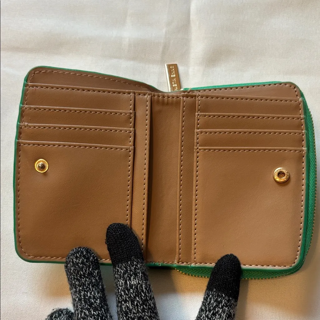 Anne Klein Vibrant Green Leather Wallet EUC - Image 3