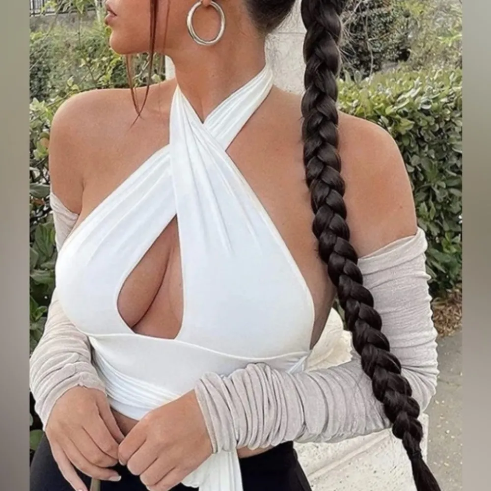 Zaful Halter Neck Short Top And Open Back - White - Image 5