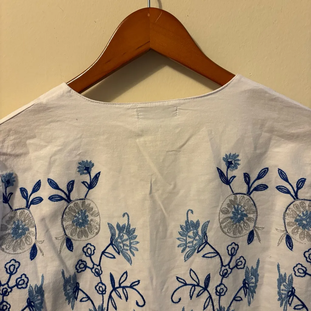 Adore White Fabric Label Size M - Image 5