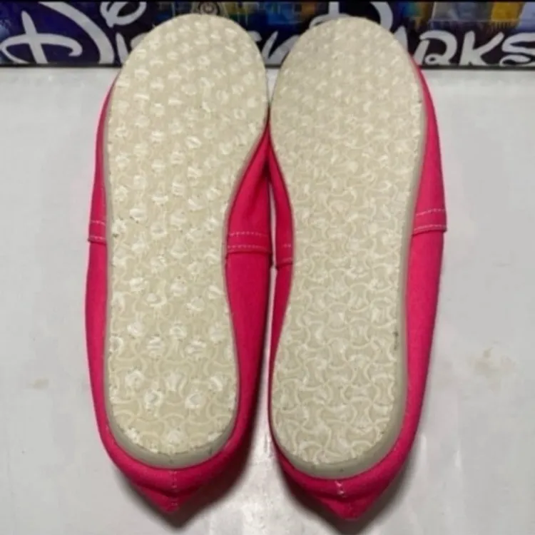 Disney Cinderella’s castle hot pink Toms style size 7 slip on loafers NWOT - Image 7